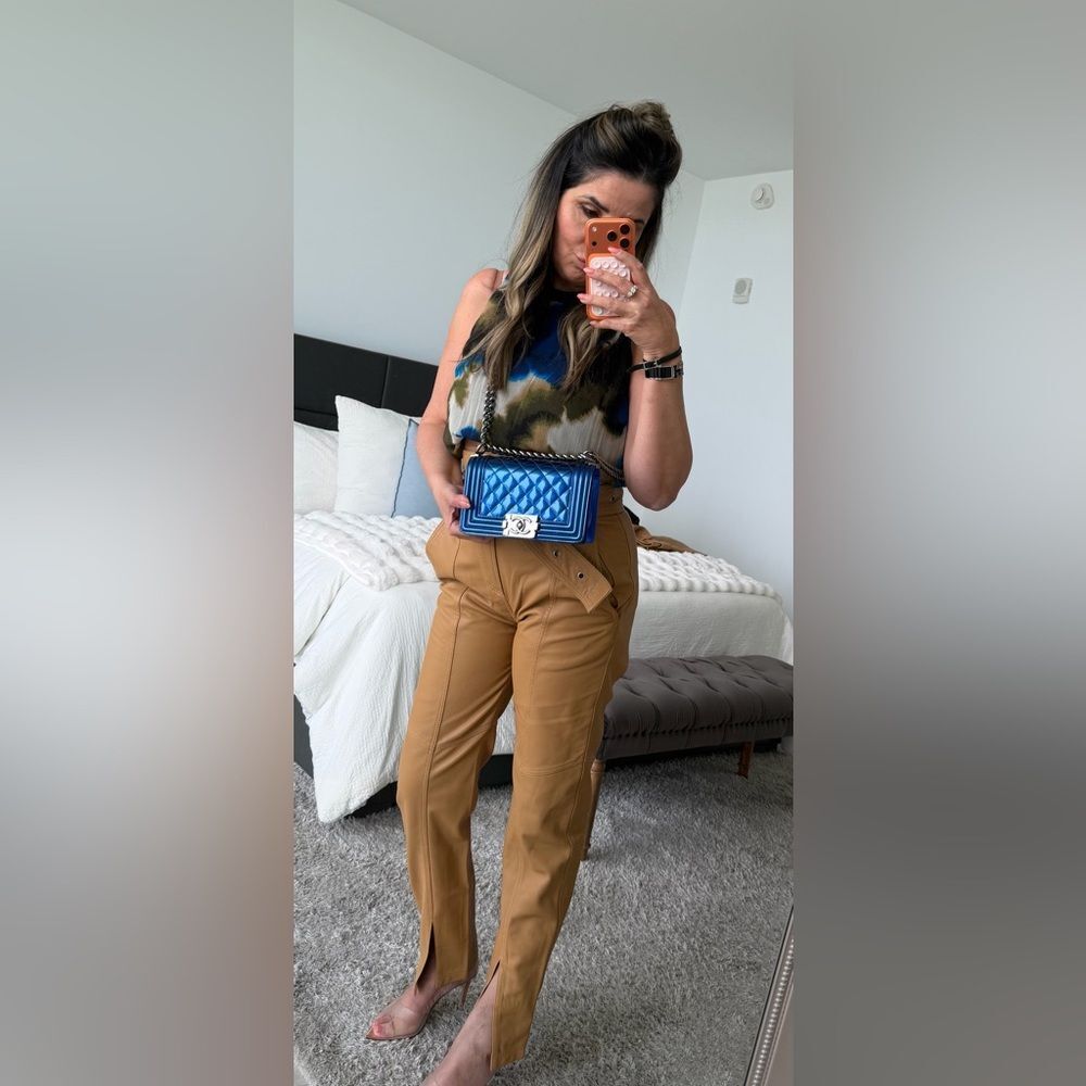 CHANEL Small Boy Bag - Picture 4 of 17